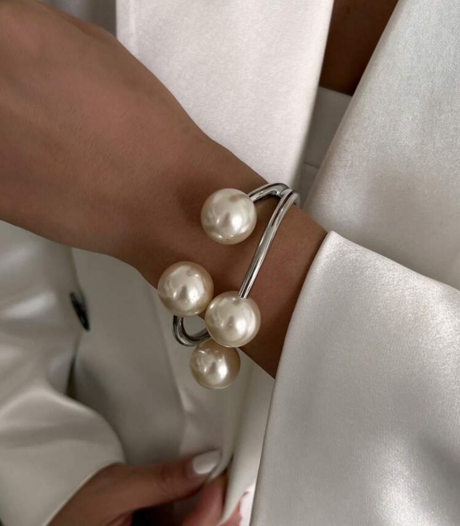 Brazalete Luna, con perlas 